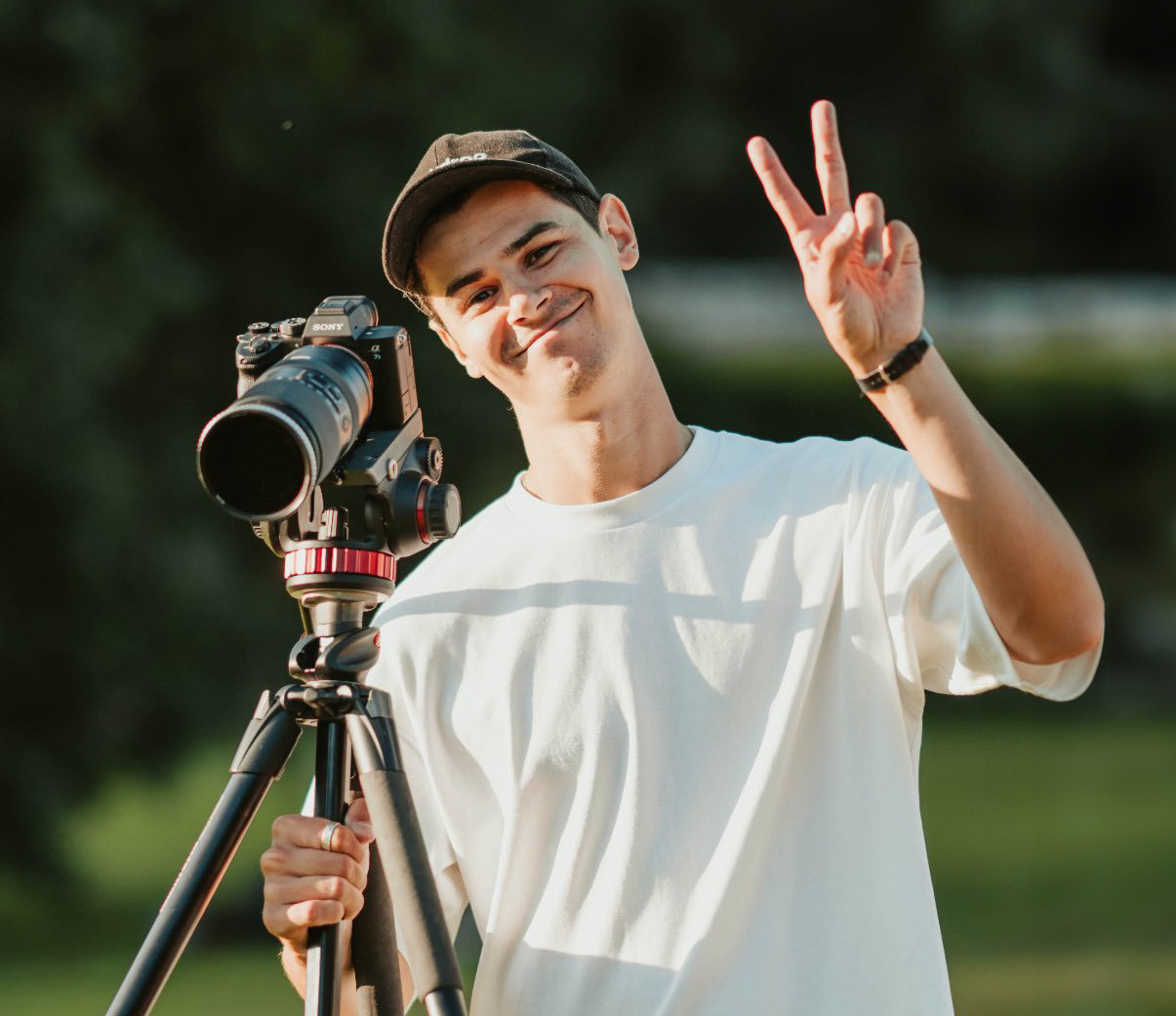 It's a photo of me, Tom! A London videographer and photographer. In my natural habitat, with a camera.